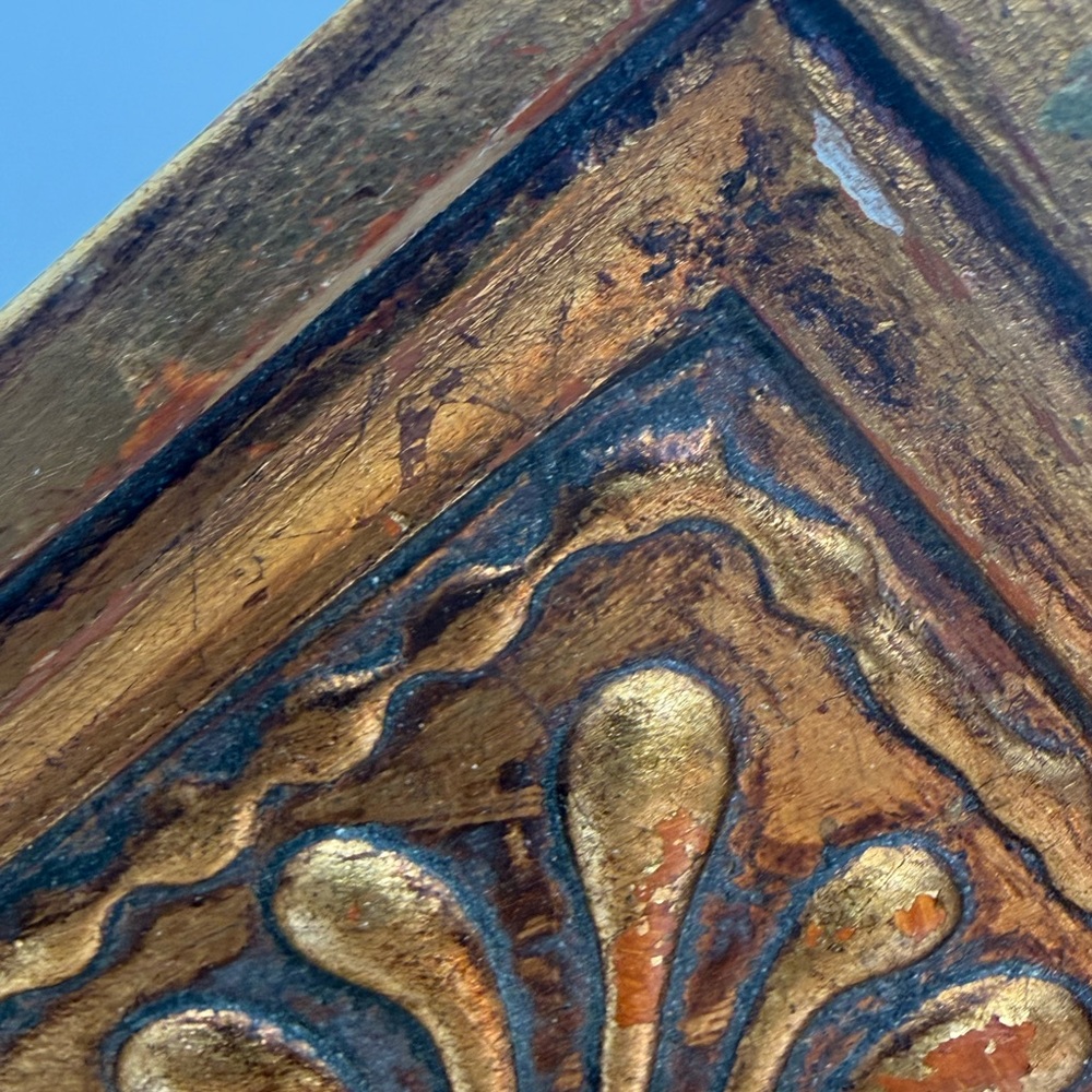 Mid-Century Italian Carved Painted Triptych with Madonna & Child, and Angels - Picture 6 of 16